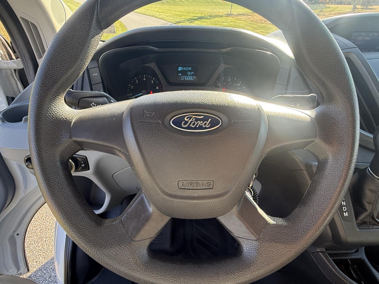 Ford Transit 150 Wagon Med. Roof XL w/Sliding Pass. 130-in. WB 2015