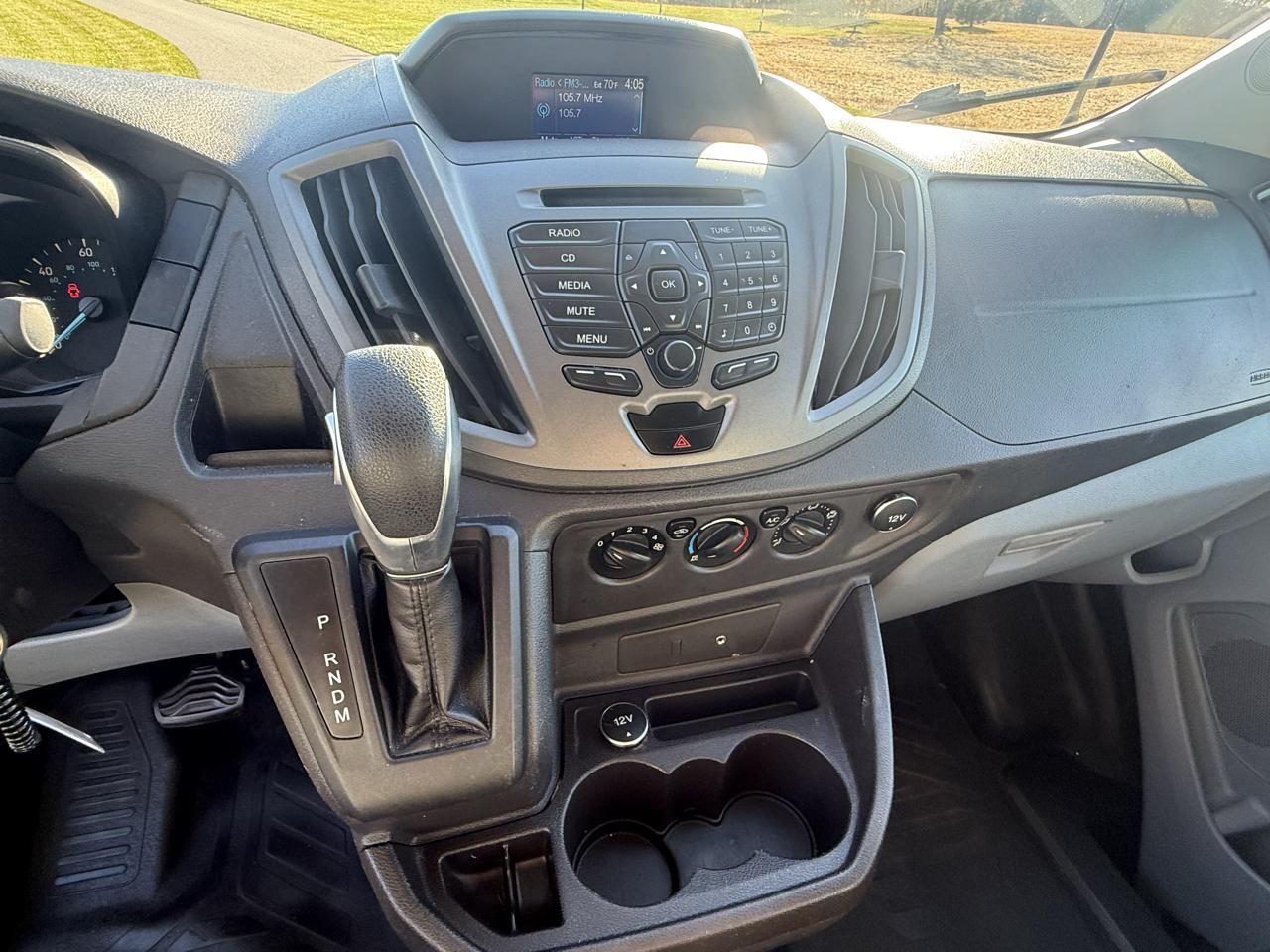 Ford Transit 150 Wagon Med. Roof XL w/Sliding Pass. 130-in. WB 2015