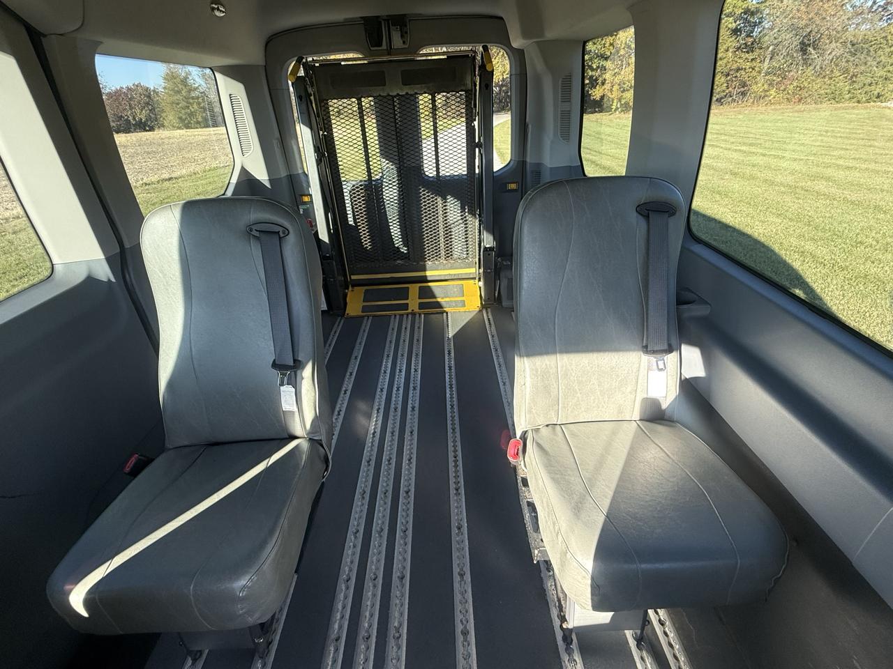 Ford Transit 150 Wagon Med. Roof XL w/Sliding Pass. 130-in. WB 2015