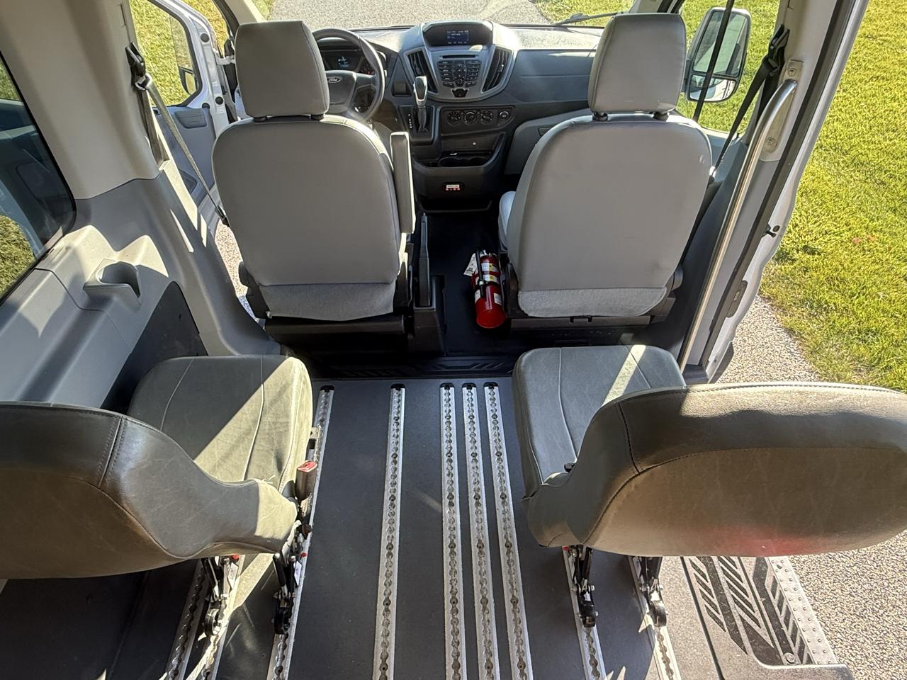 Ford Transit 150 Wagon Med. Roof XL w/Sliding Pass. 130-in. WB 2015