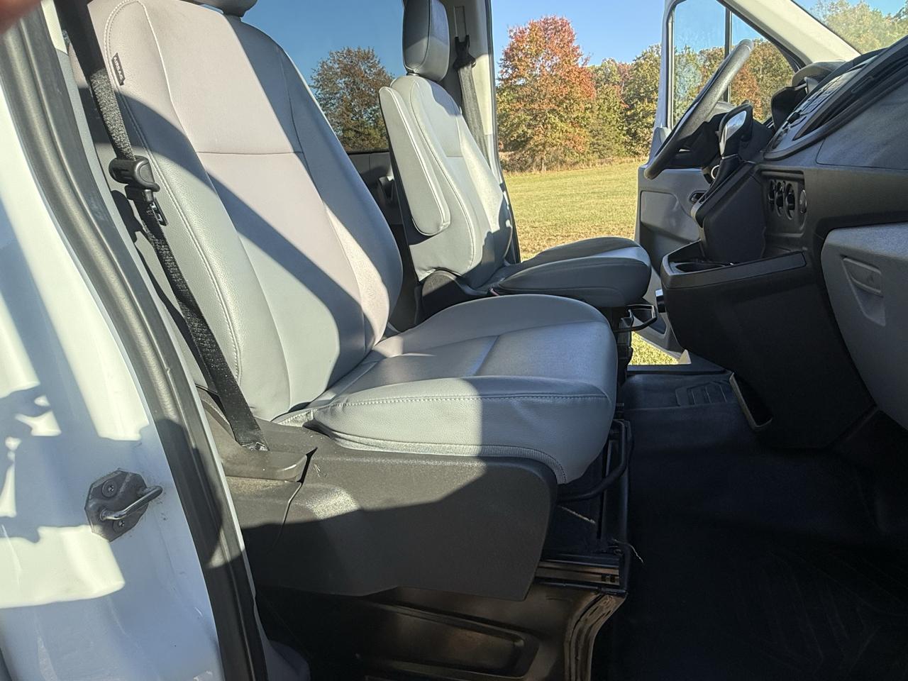 Ford Transit 150 Wagon Med. Roof XL w/Sliding Pass. 130-in. WB 2015