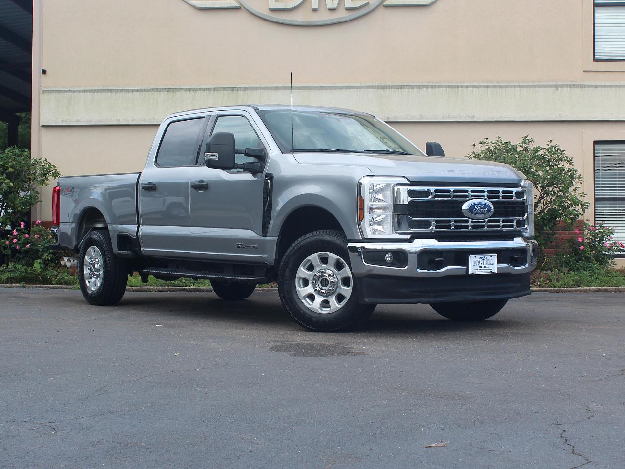 Ford F-250 SD XLT Crew Cab 4WD 2024