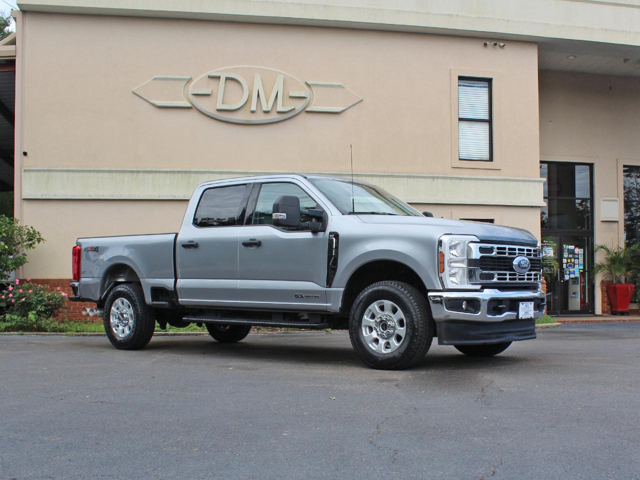 Ford F-250 SD XLT Crew Cab 4WD 2024