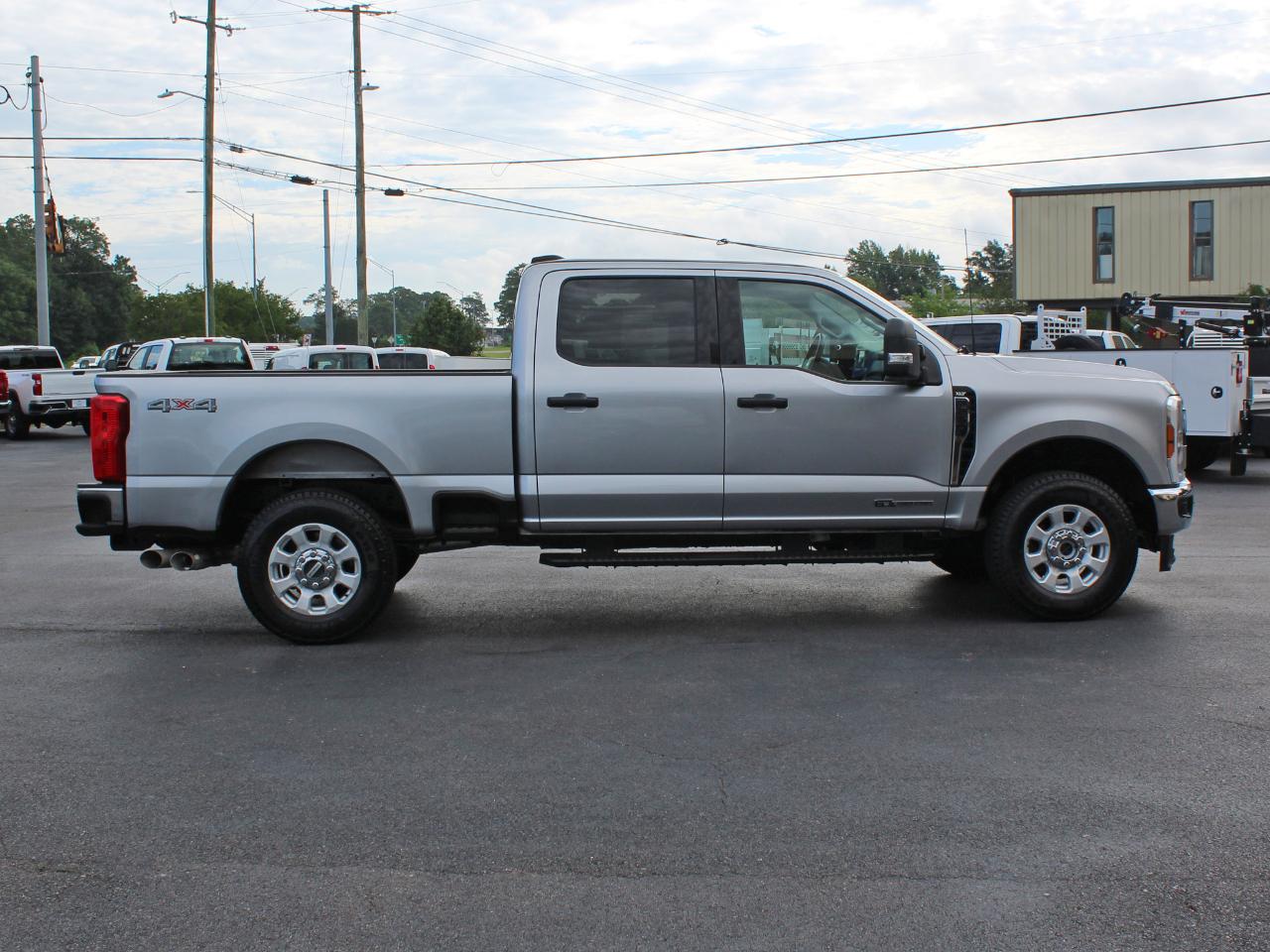 Ford F-250 SD XLT Crew Cab 4WD 2024
