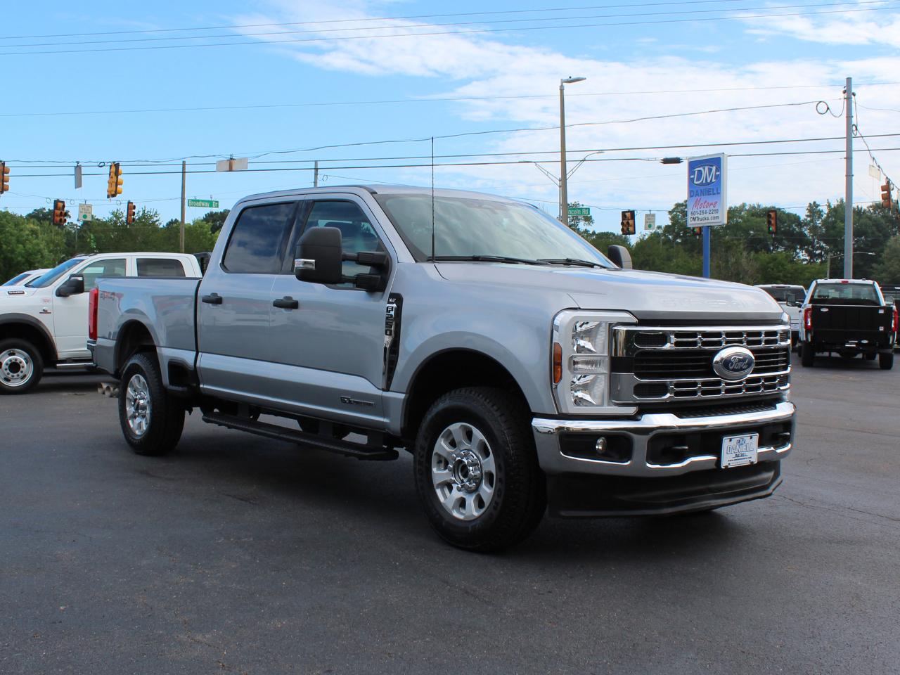 Ford F-250 SD XLT Crew Cab 4WD 2024