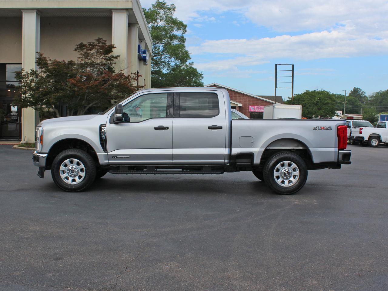 Ford F-250 SD XLT Crew Cab 4WD 2024