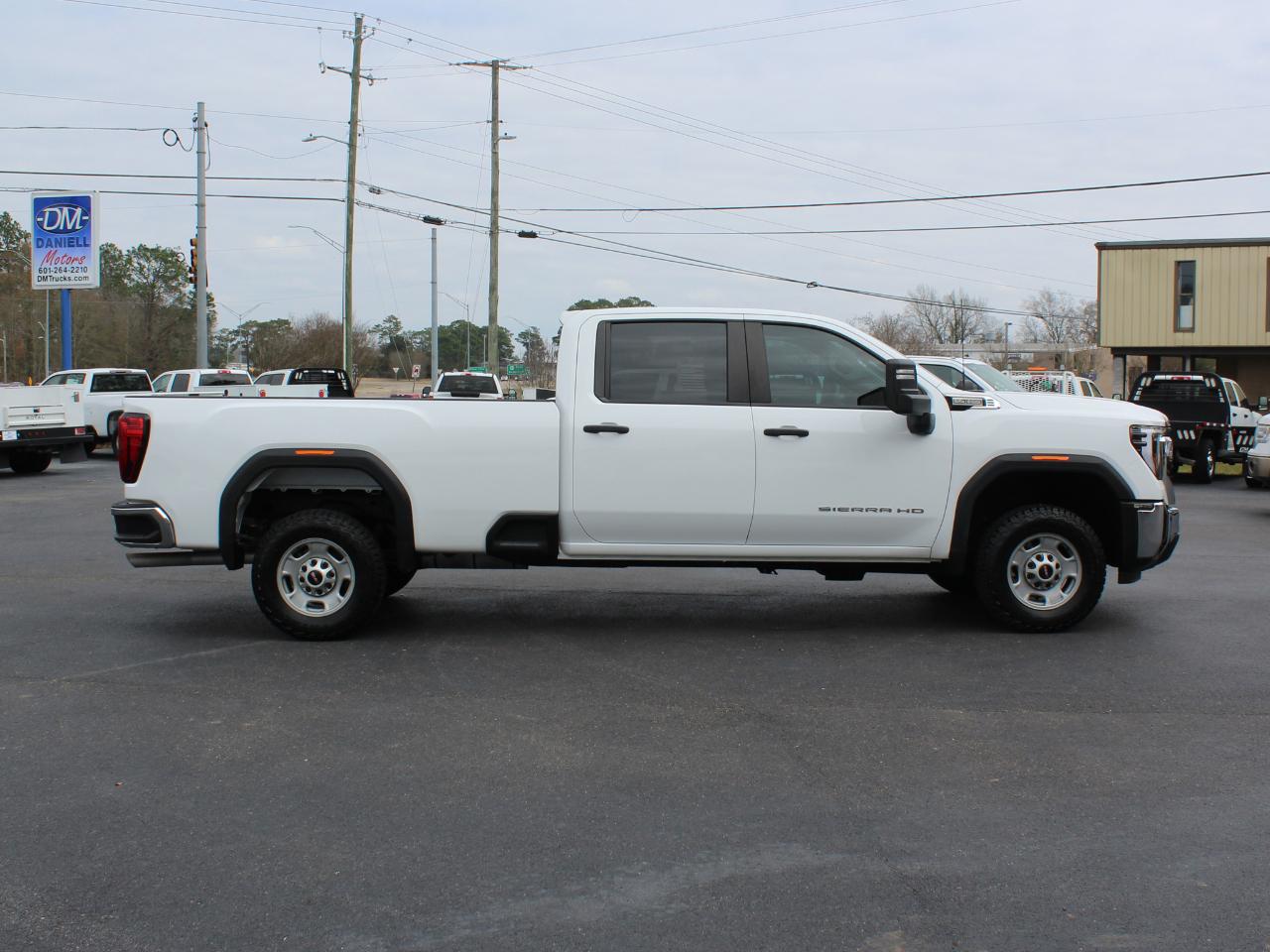 GMC Sierra 2500HD Pro Crew Cab 2WD LB 2024
