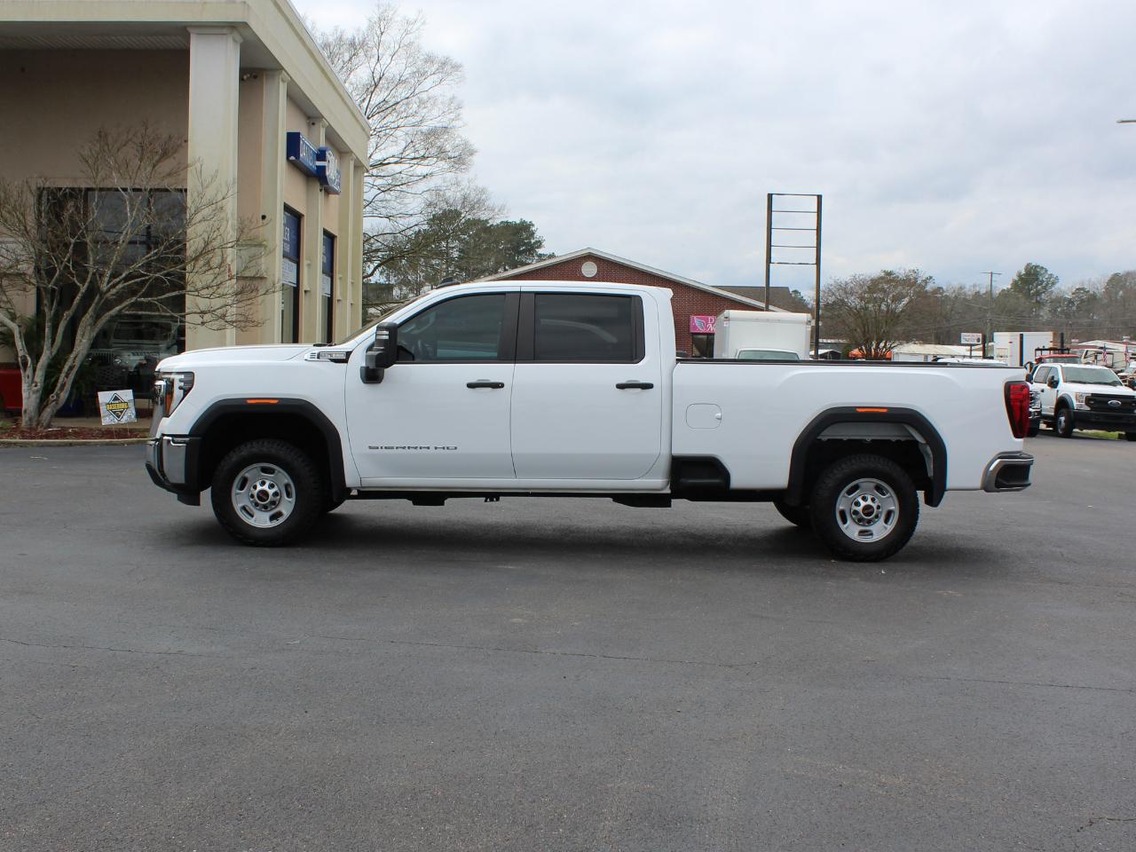 GMC Sierra 2500HD Pro Crew Cab 2WD LB 2024