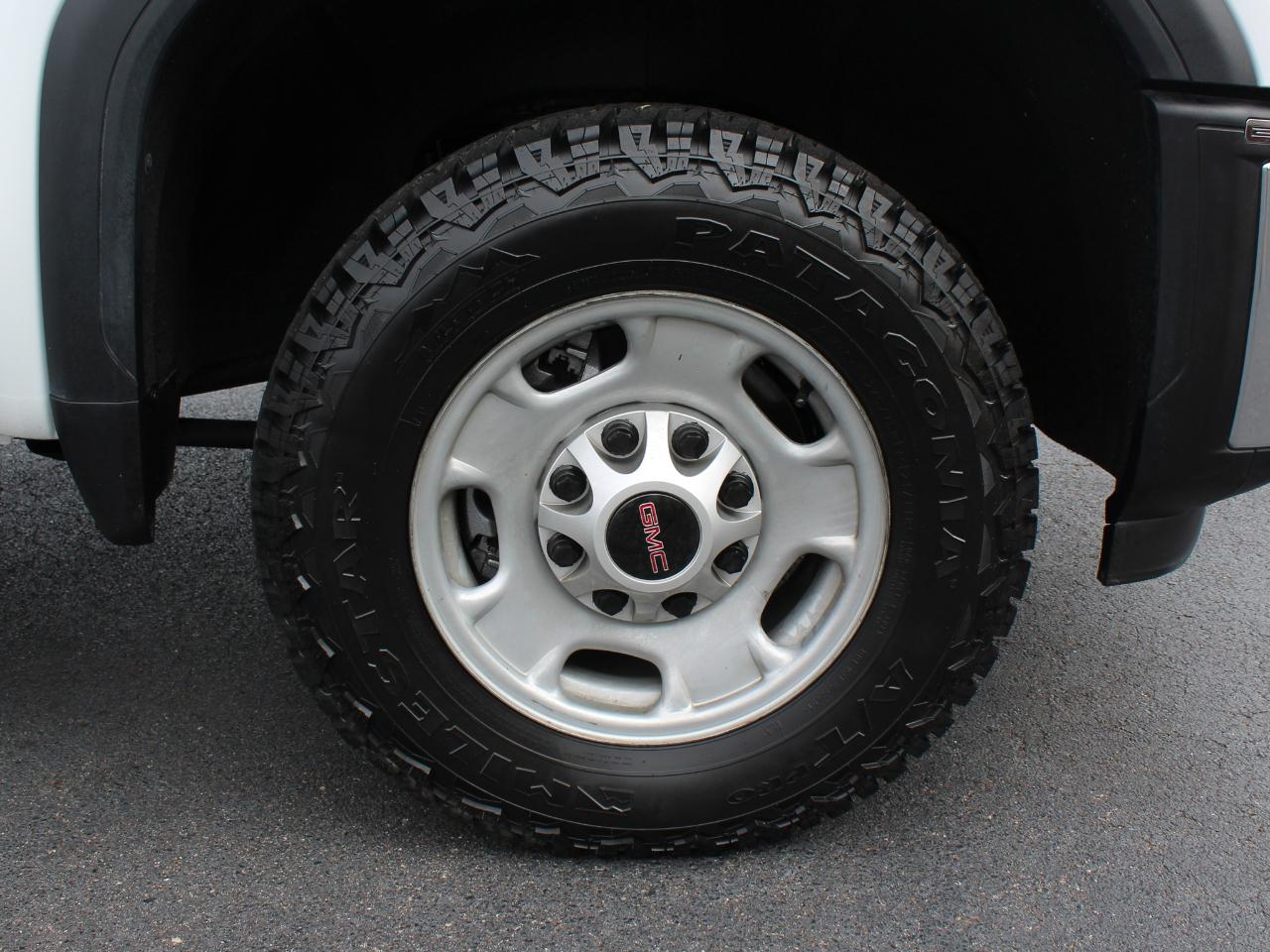 GMC Sierra 2500HD Pro Crew Cab 2WD LB 2024