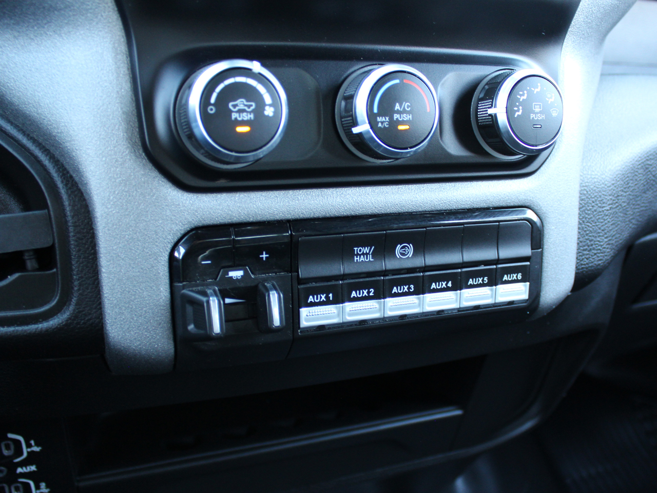 RAM 2500 Tradesman Crew Cab LWB 4WD 2024 RAM 2500 Tradesman Crew Cab LWB 4WD 2024