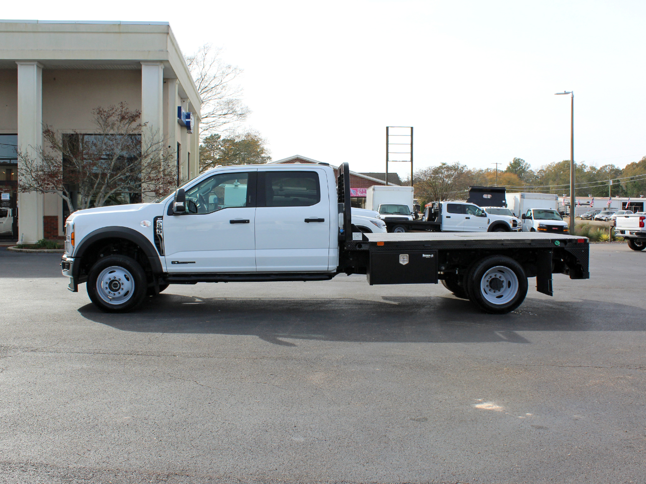 Ford F-550 Crew Cab DRW 4WD 2024
