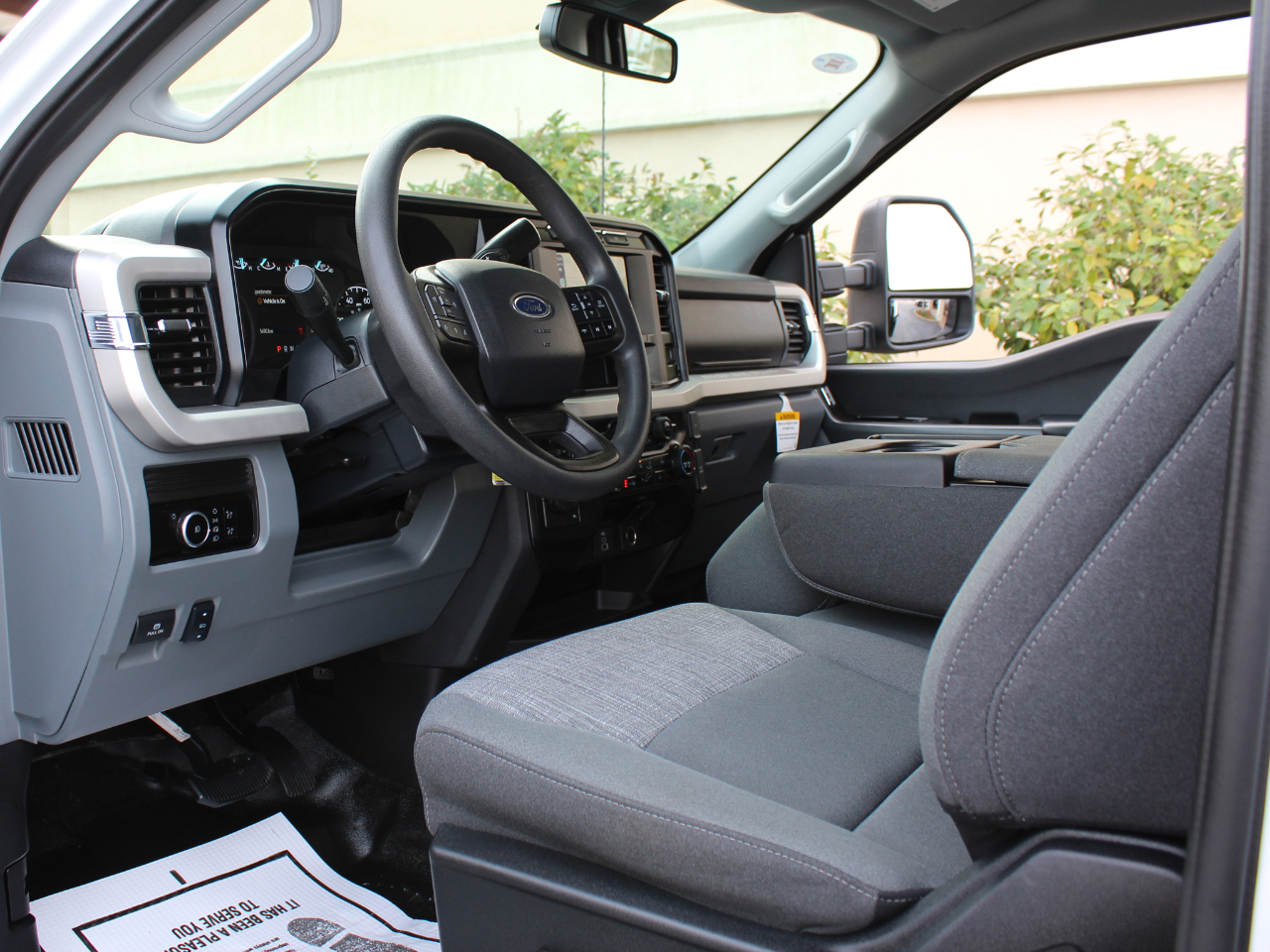 Ford F-550 Crew Cab DRW 4WD 2024