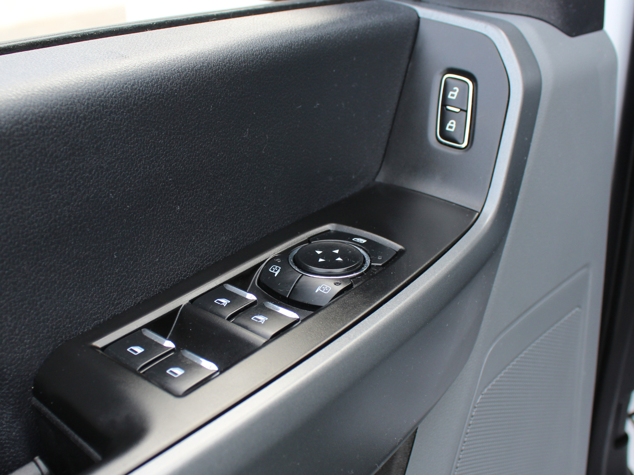 Ford F-550 Crew Cab DRW 4WD 2024