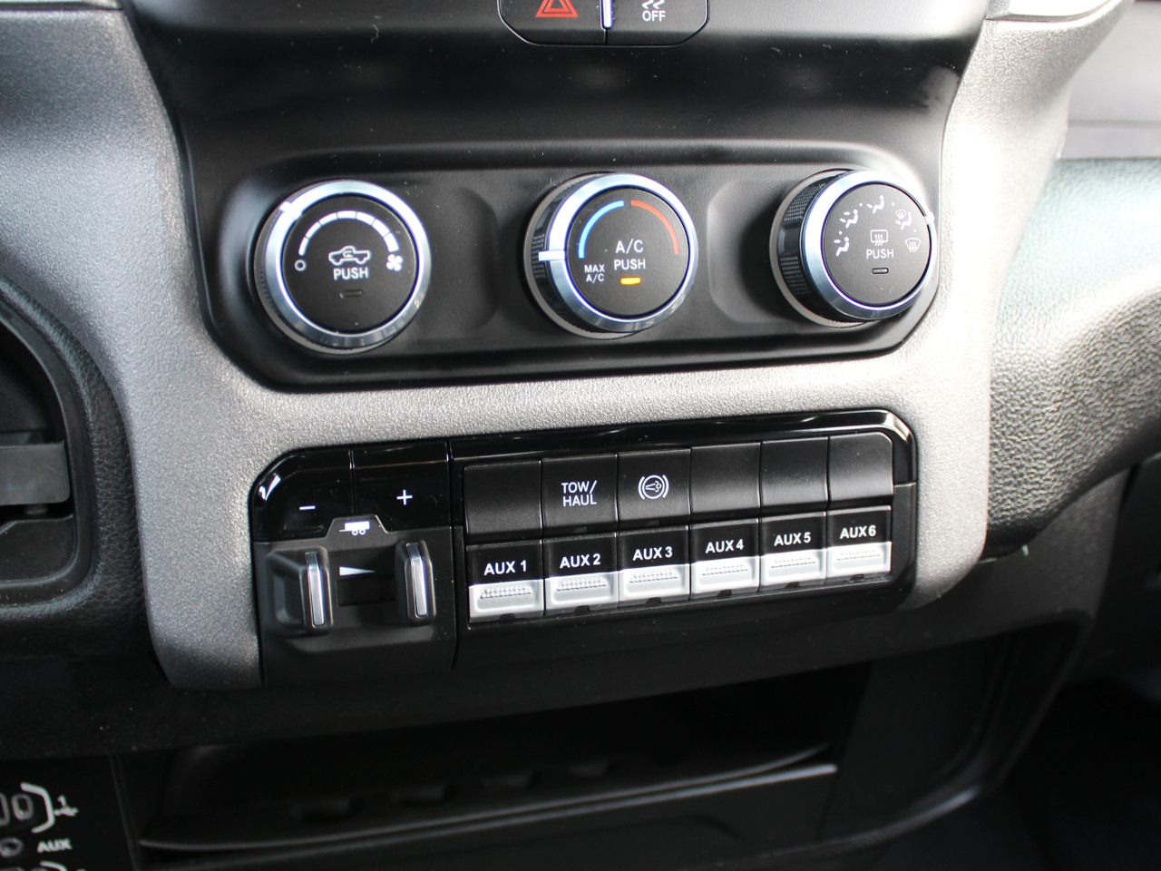 RAM 2500 Tradesman Crew Cab LWB 4WD 2024