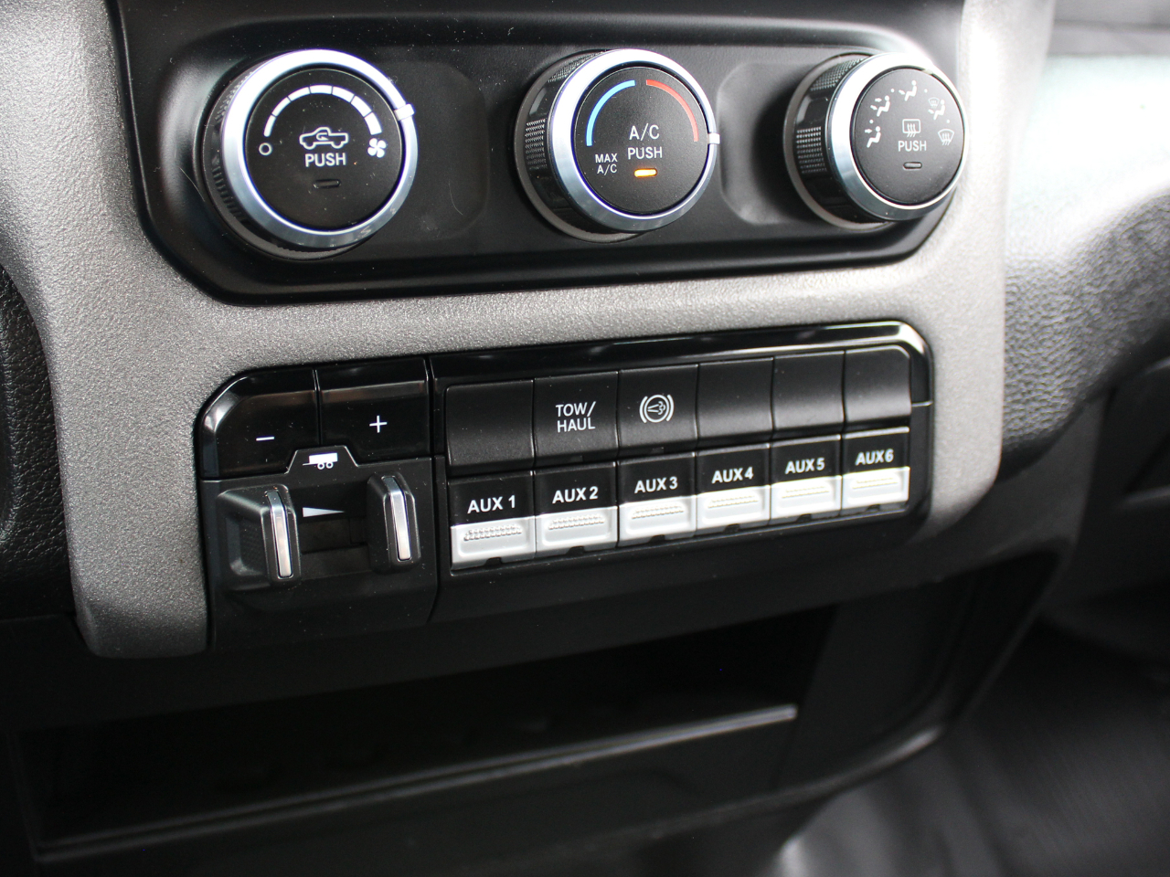 RAM 2500 Tradesman Crew Cab LWB 4WD 2024