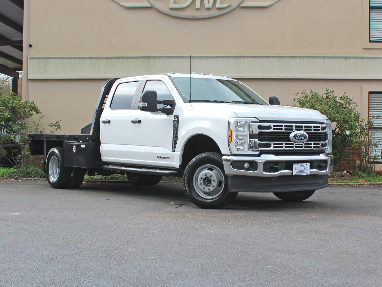 Ford F-350 SD XL Crew Cab Long Bed DRW 4WD 2024