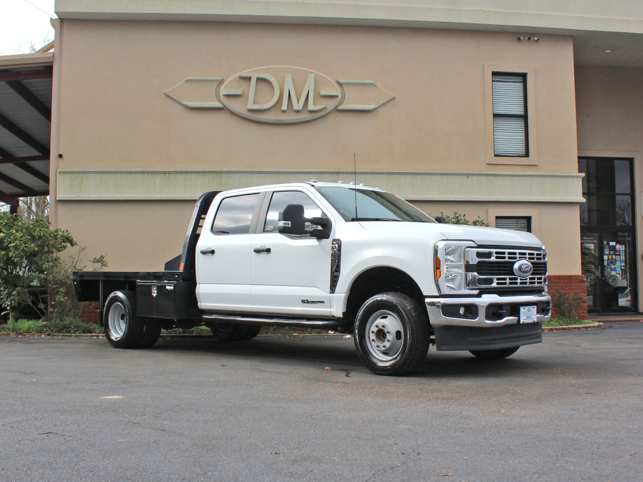 Ford F-350 SD XL Crew Cab Long Bed DRW 4WD 2024