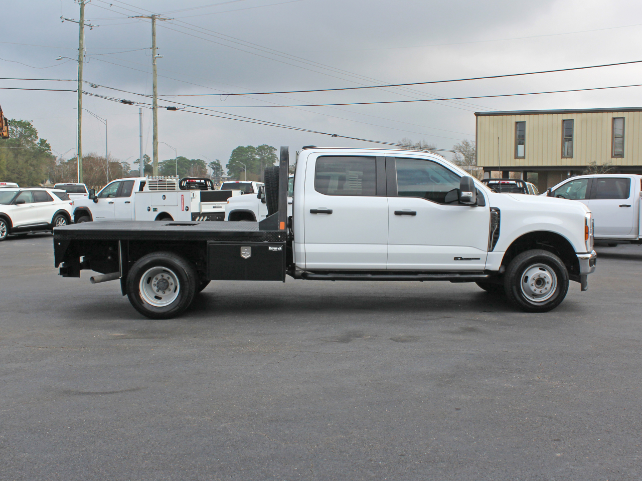 Ford F-350 SD XL Crew Cab Long Bed DRW 4WD 2024