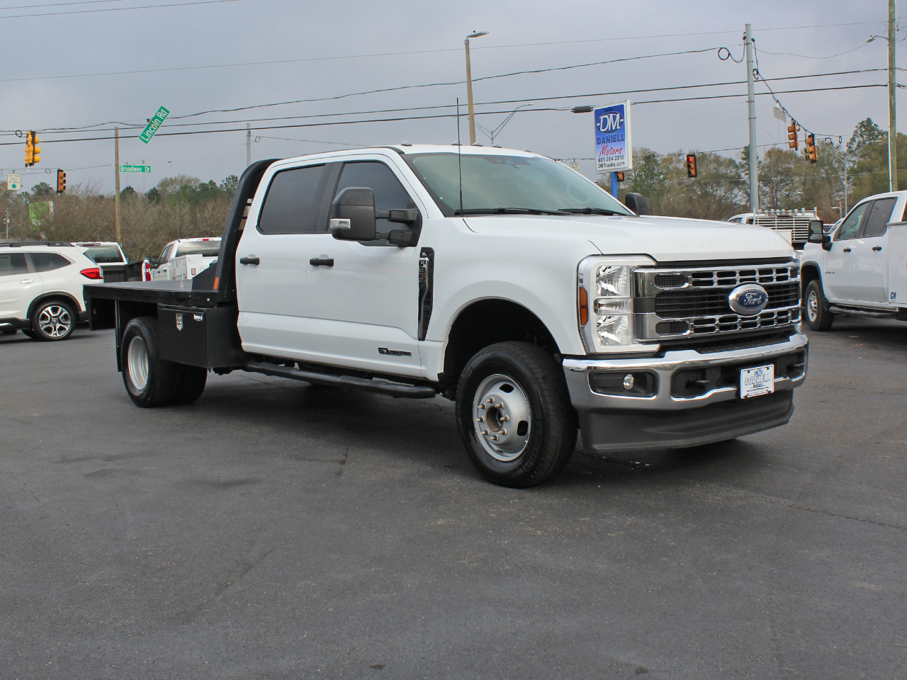 Ford F-350 SD XL Crew Cab Long Bed DRW 4WD 2024