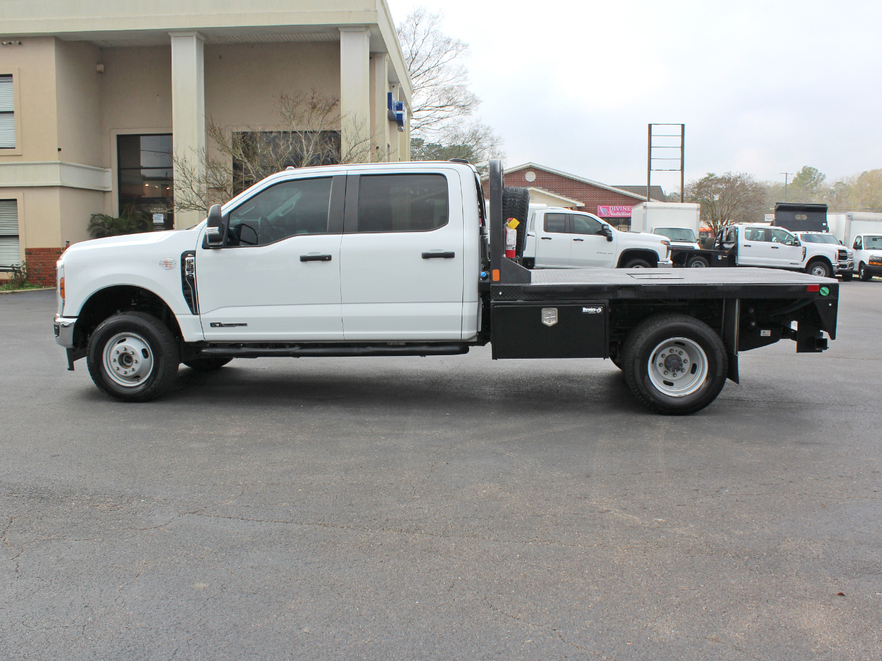 Ford F-350 SD XL Crew Cab Long Bed DRW 4WD 2024