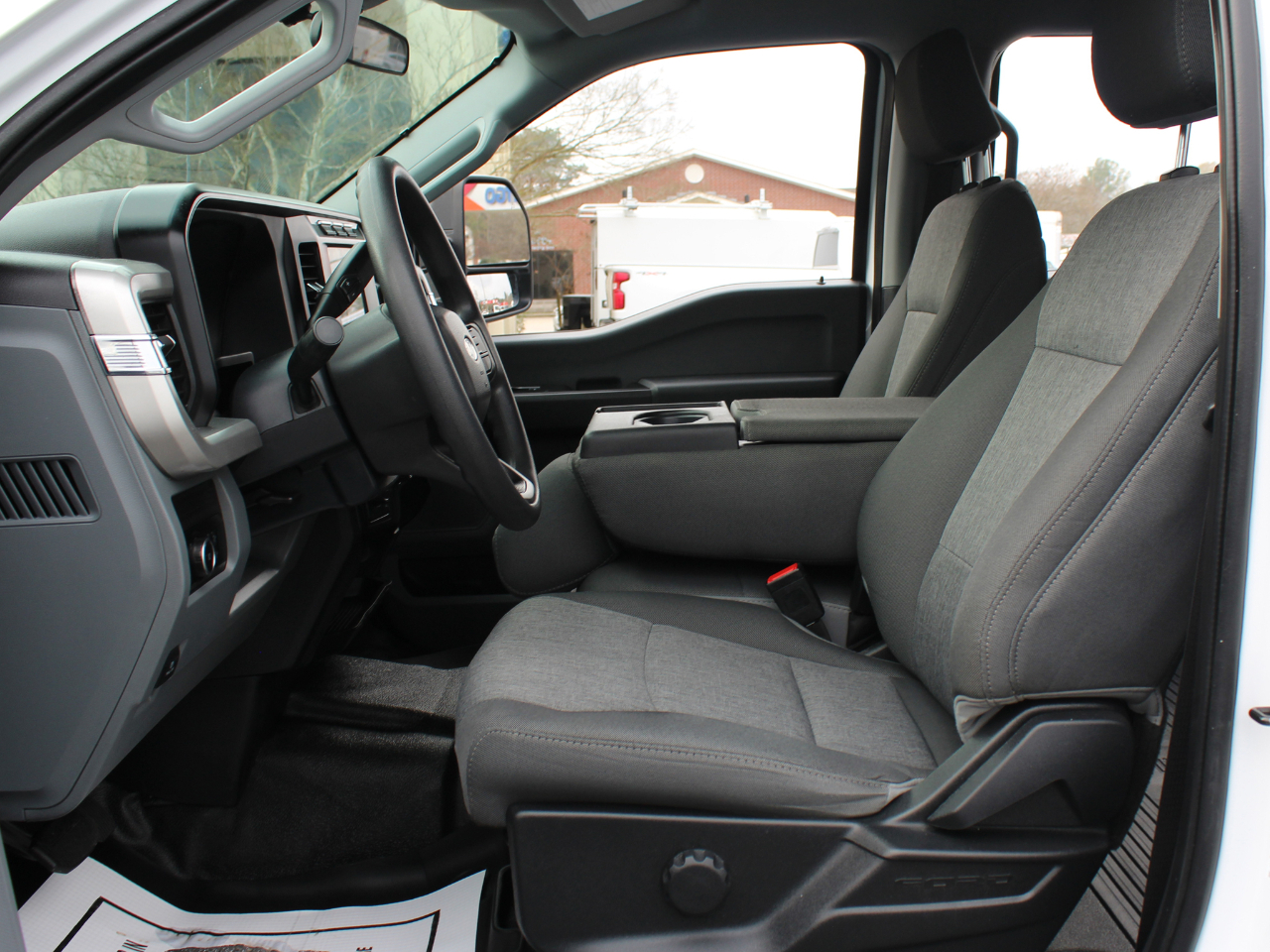 Ford F-350 SD XL Crew Cab Long Bed DRW 4WD 2024