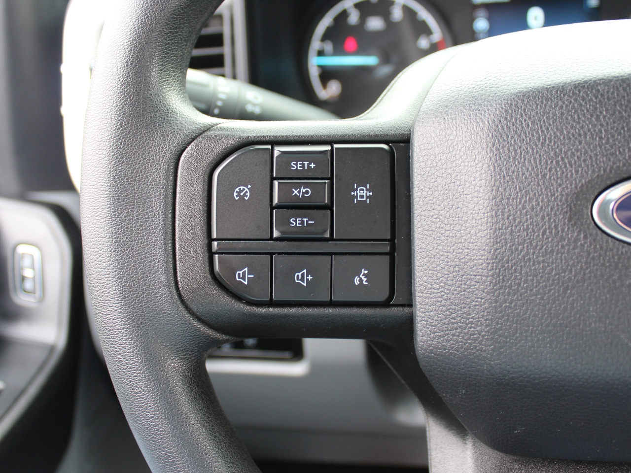 Ford F-350 SD XL Crew Cab Long Bed DRW 4WD 2024