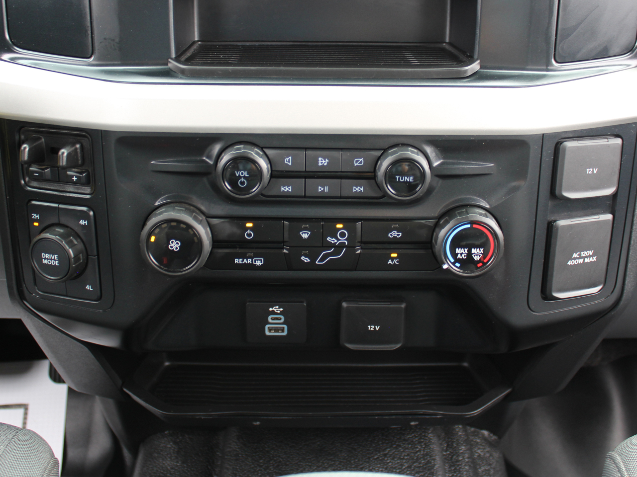 Ford F-350 SD XL Crew Cab Long Bed DRW 4WD 2024