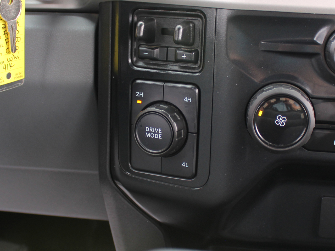 Ford F-350 SD XL Crew Cab Long Bed DRW 4WD 2024