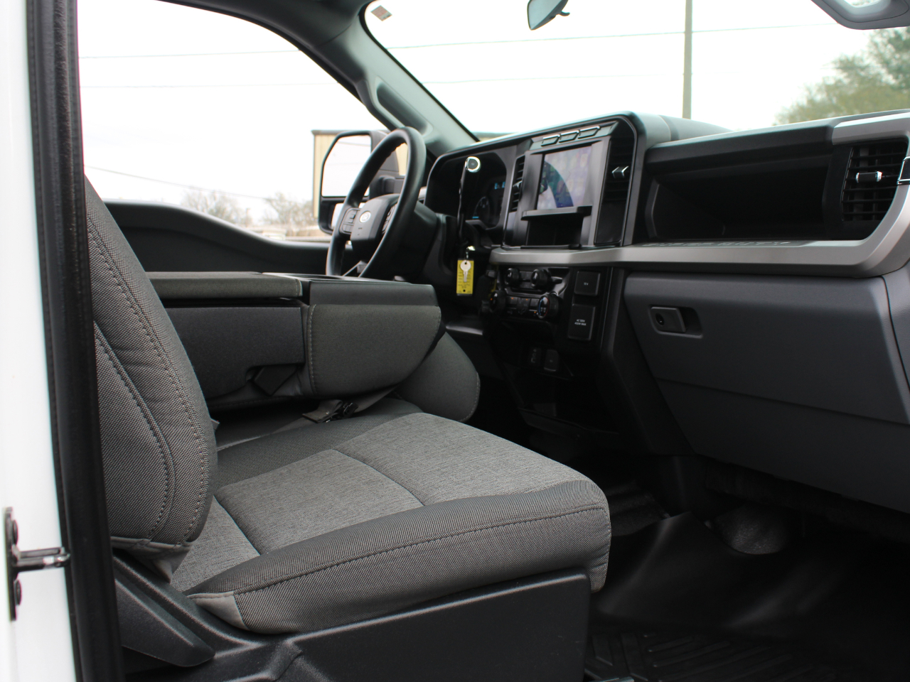 Ford F-350 SD XL Crew Cab Long Bed DRW 4WD 2024