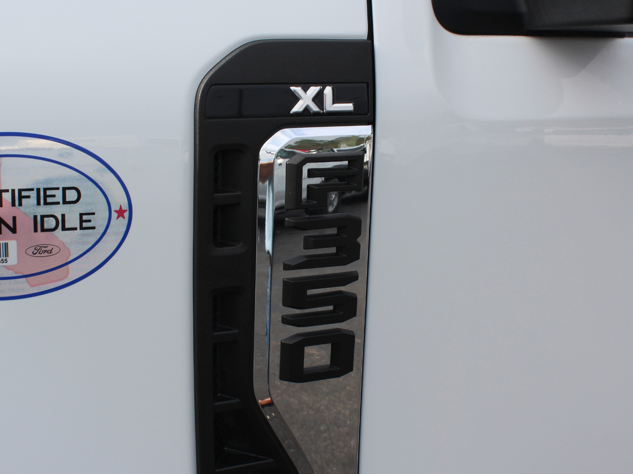 Ford F-350 SD XL Crew Cab Long Bed DRW 4WD 2024