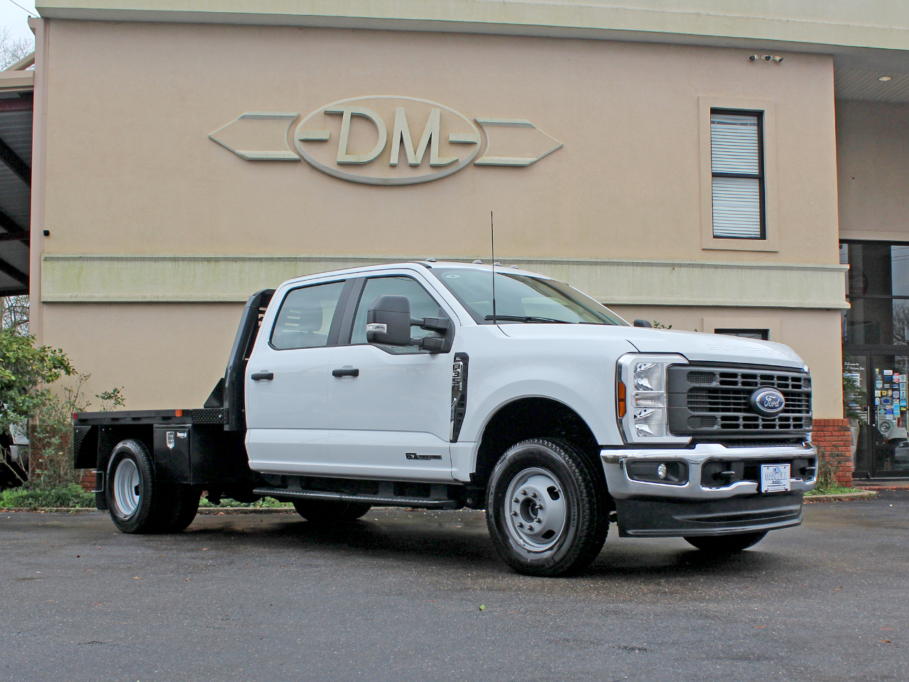 Ford F-350 SD XL Crew Cab Long Bed DRW 4WD 2024