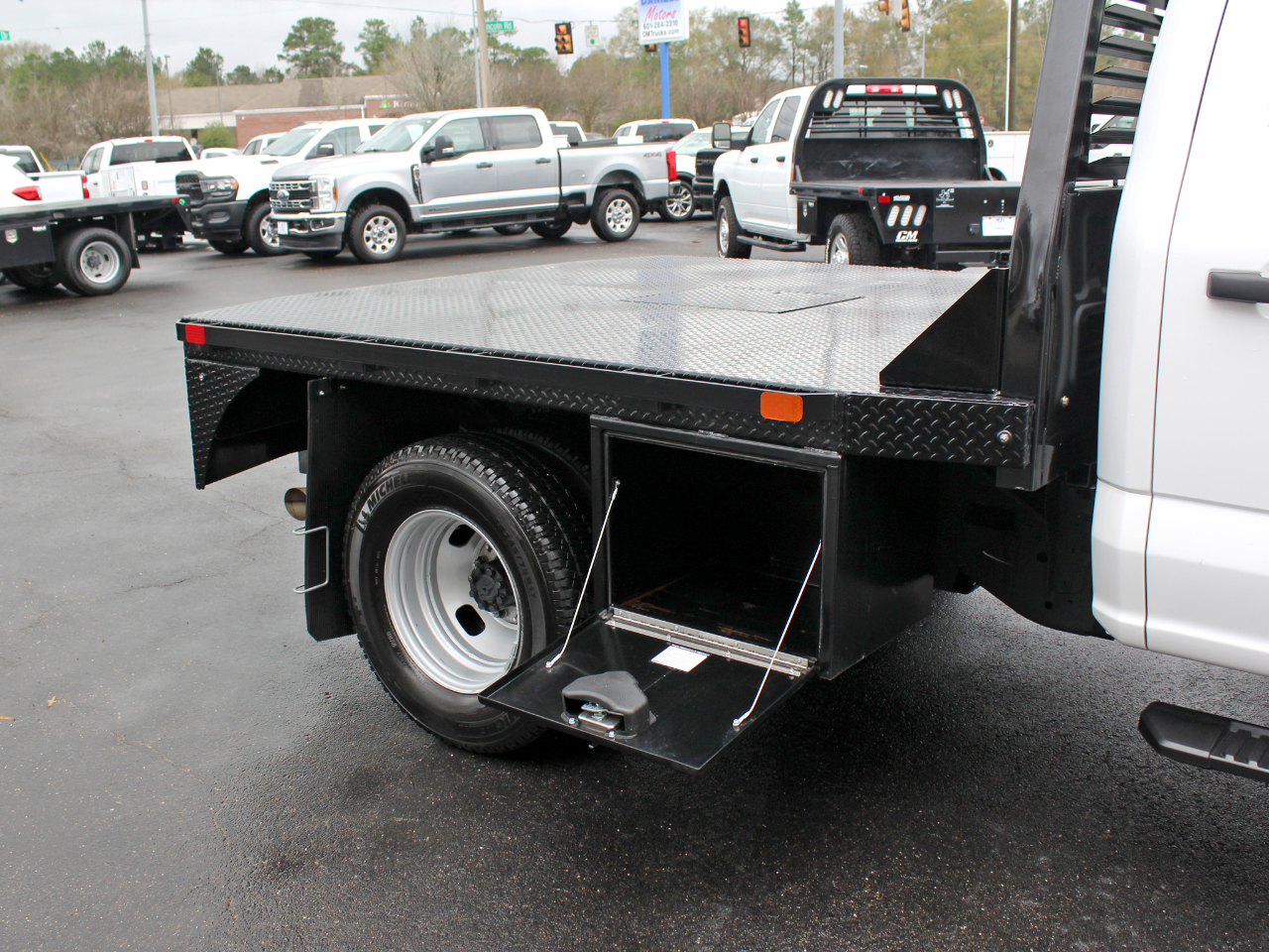 Ford F-350 SD XL Crew Cab Long Bed DRW 4WD 2024