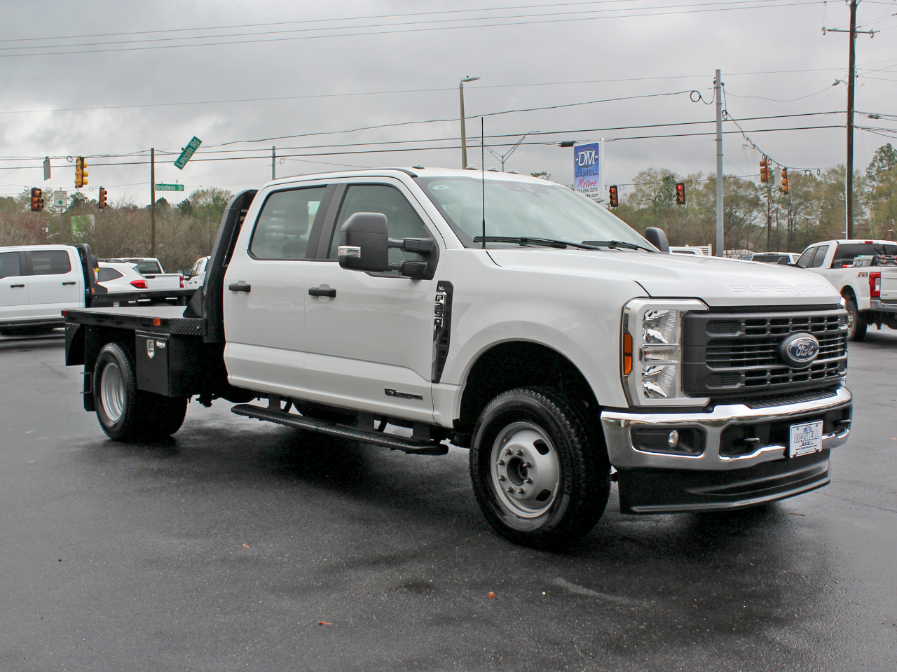 Ford F-350 SD XL Crew Cab Long Bed DRW 4WD 2024