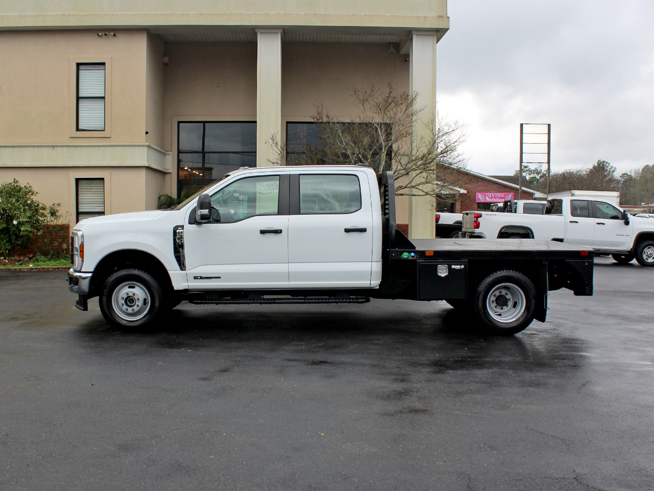 Ford F-350 SD XL Crew Cab Long Bed DRW 4WD 2024