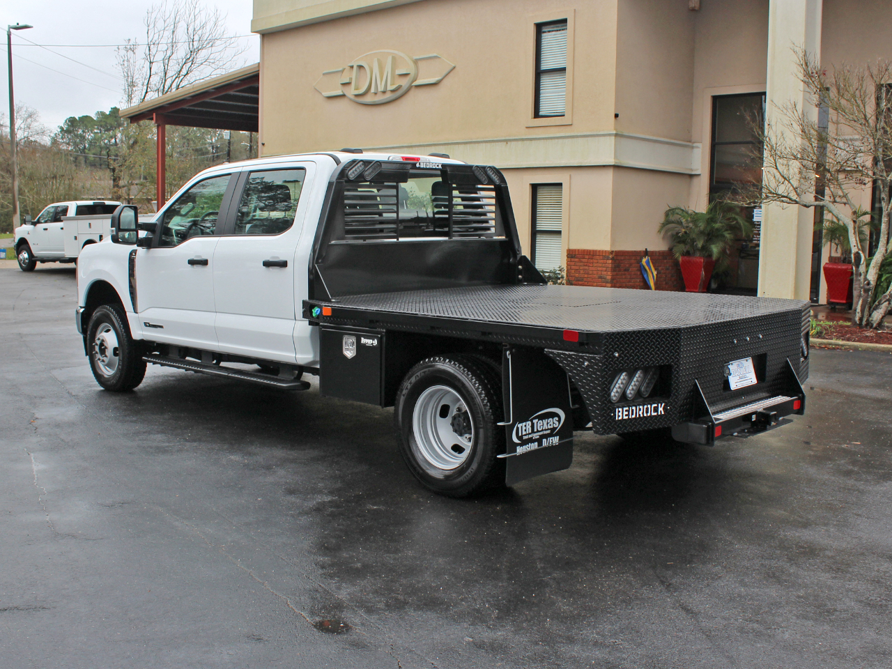 Ford F-350 SD XL Crew Cab Long Bed DRW 4WD 2024