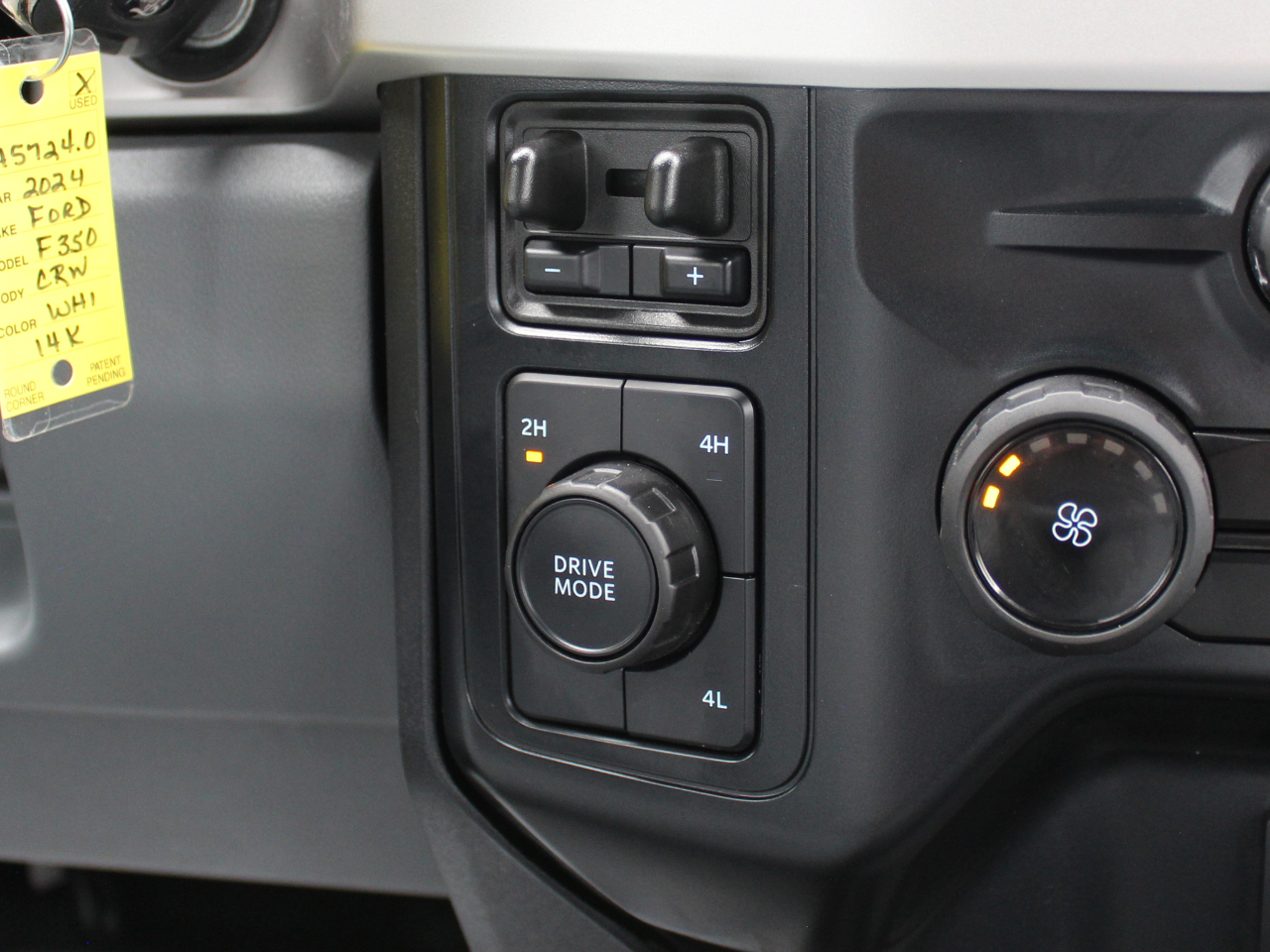 Ford F-350 SD XL Crew Cab Long Bed DRW 4WD 2024