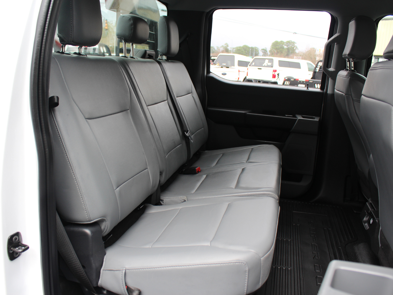 Ford F-350 SD XL Crew Cab Long Bed DRW 4WD 2024