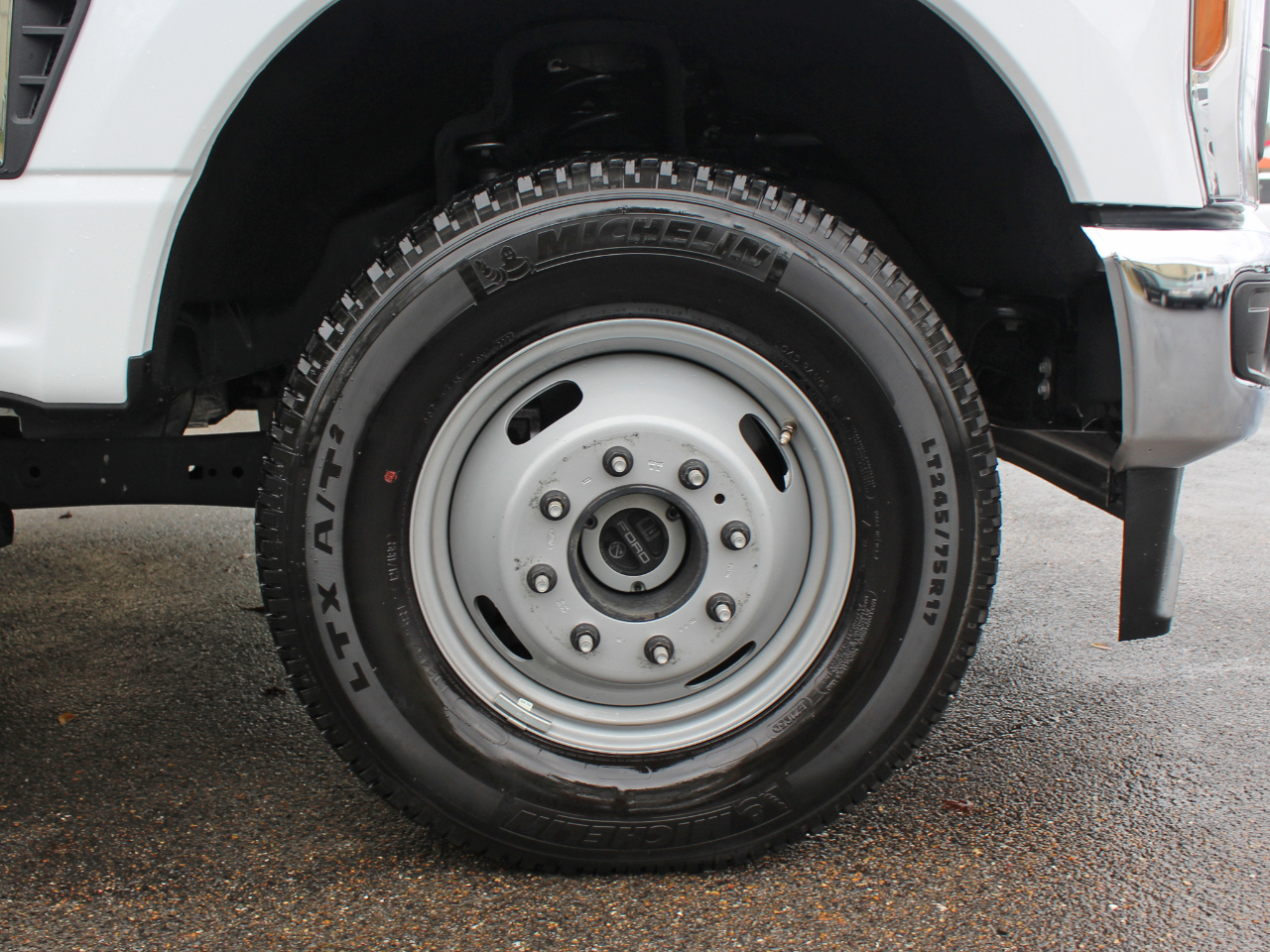 Ford F-350 SD XL Crew Cab Long Bed DRW 4WD 2024