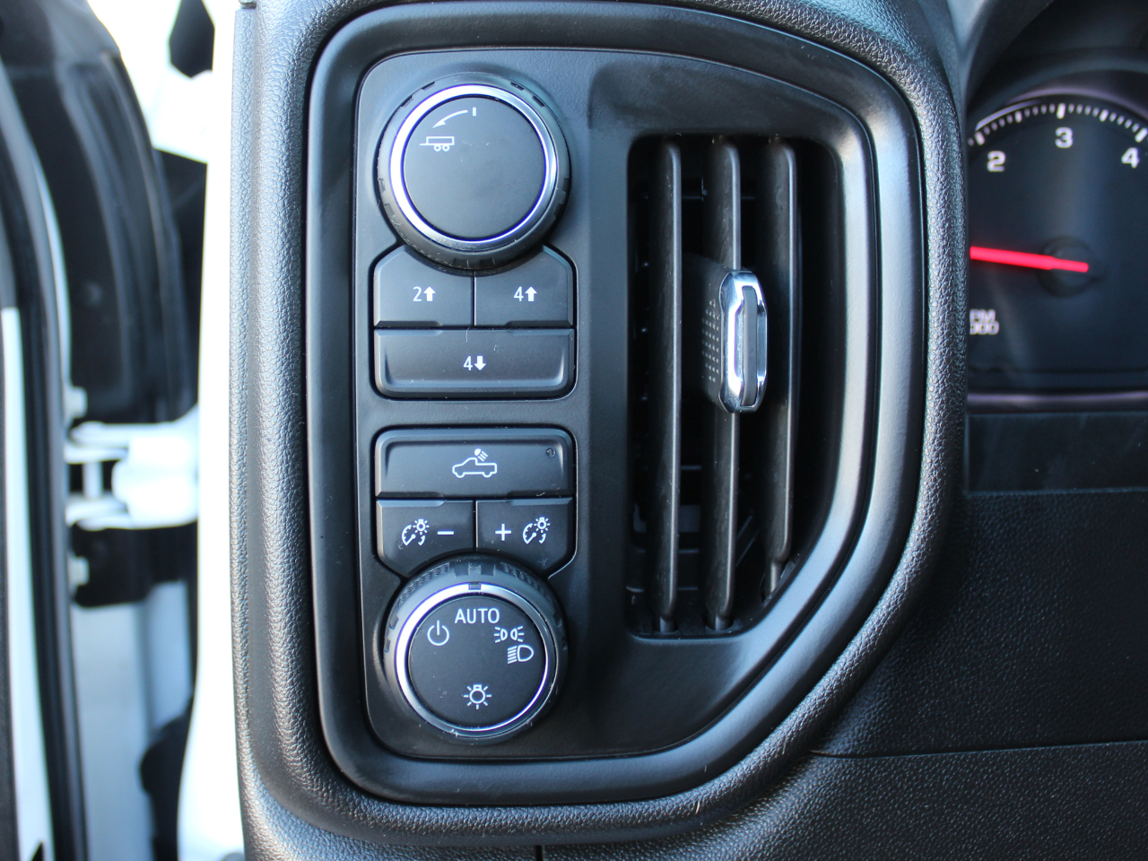 Chevrolet Silverado 3500HD Work Truck Crew Cab 4WD 2024