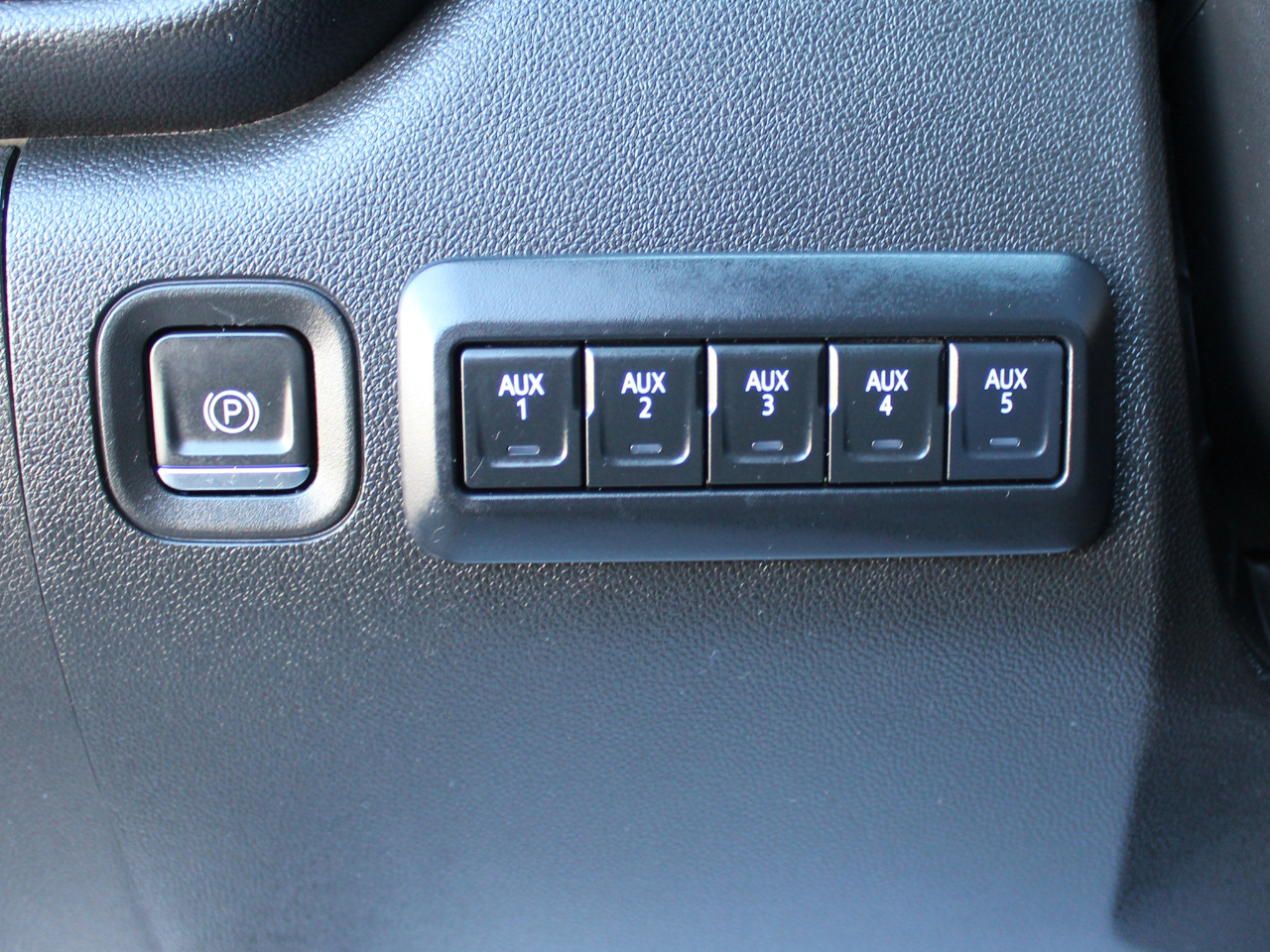 Chevrolet Silverado 3500HD Work Truck Crew Cab 4WD 2024