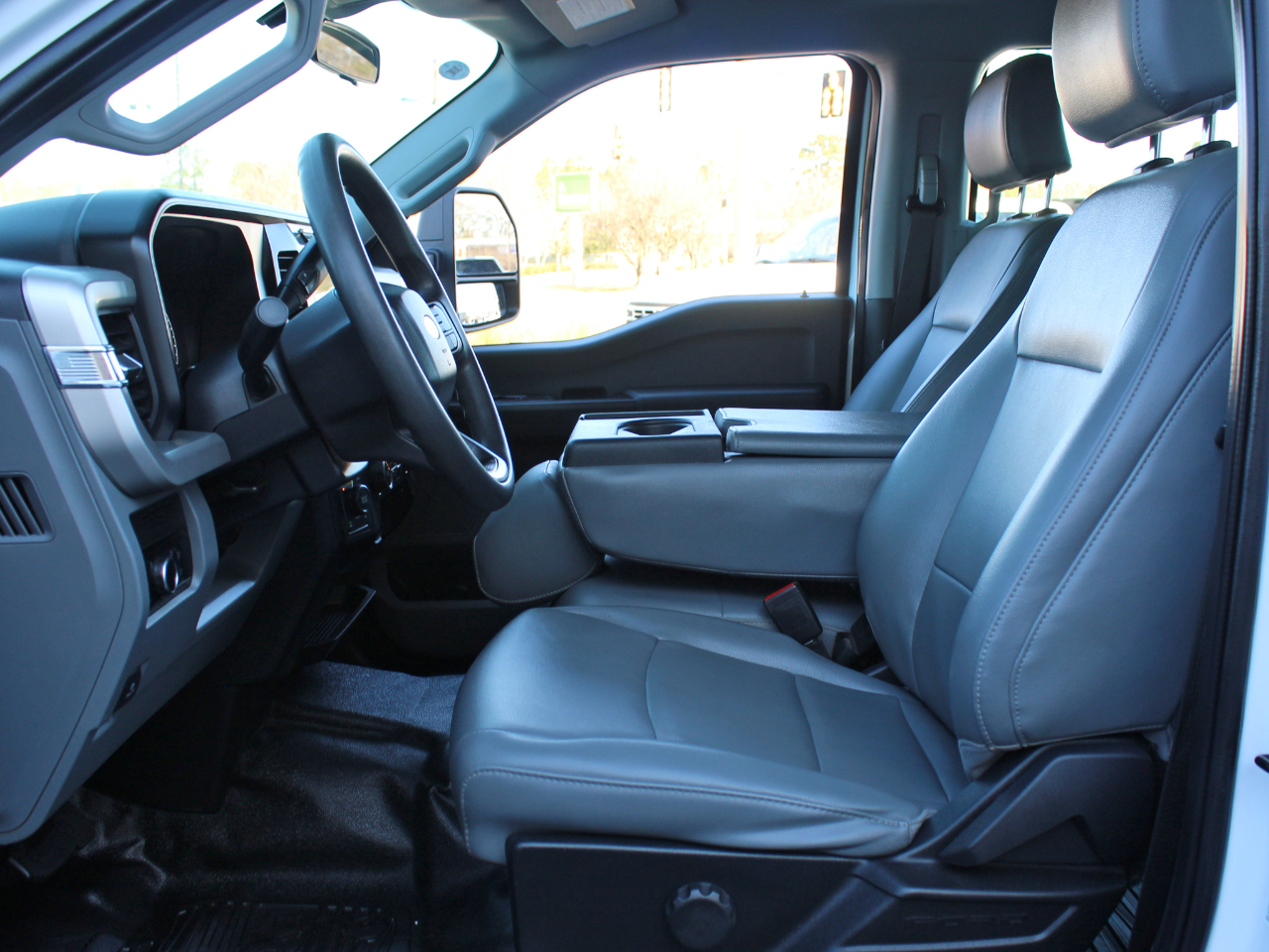 Ford F-250 SD XL Crew Cab 4WD 2024