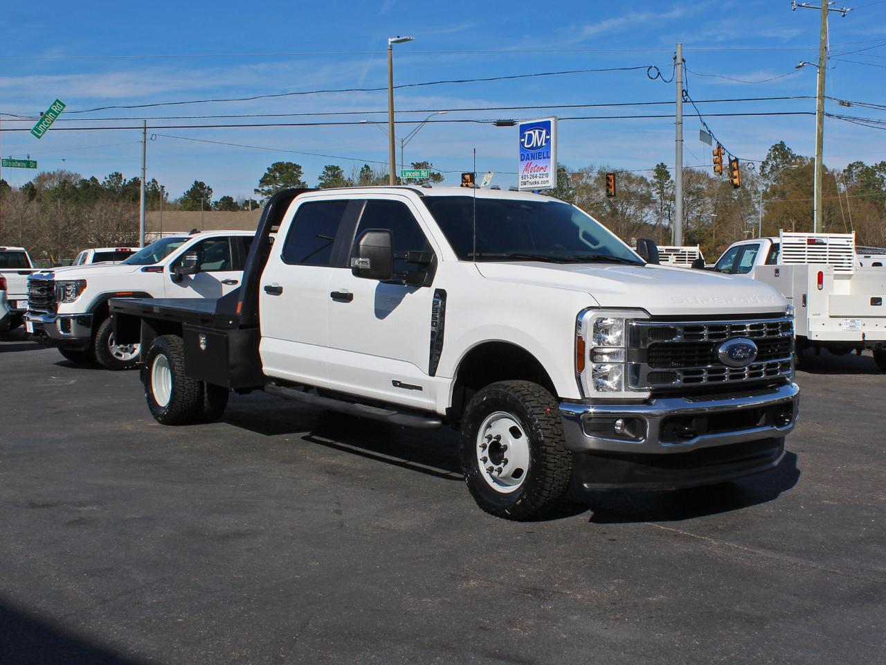 Ford F-350 SD XL Crew Cab Long Bed DRW 4WD 2024