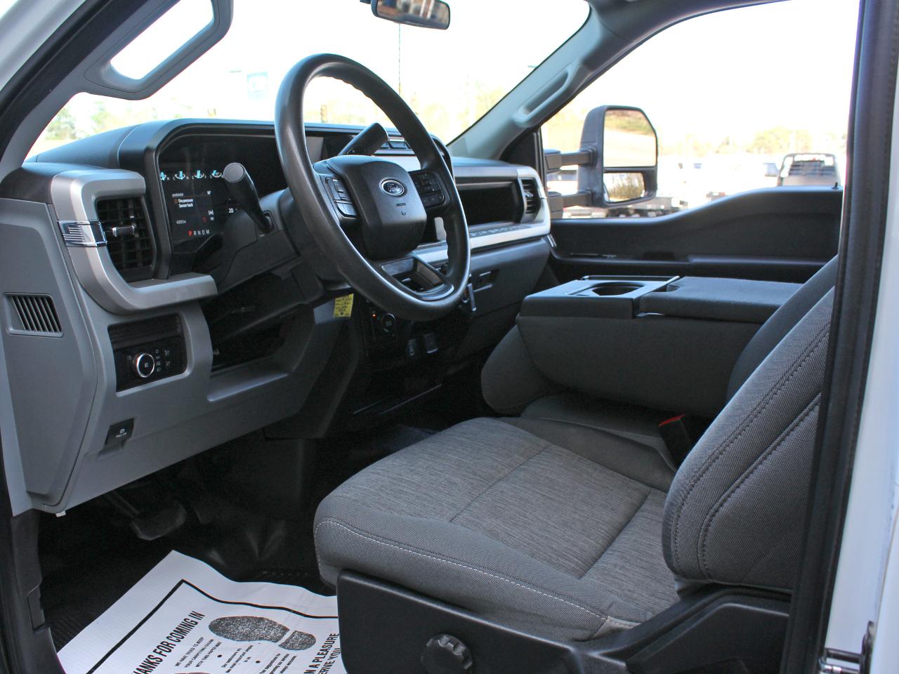 Ford F-350 SD XL Crew Cab Long Bed DRW 4WD 2024