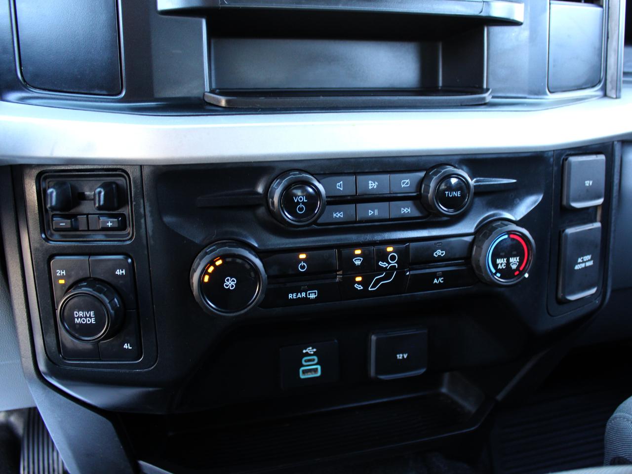 Ford F-350 SD XL Crew Cab Long Bed DRW 4WD 2024