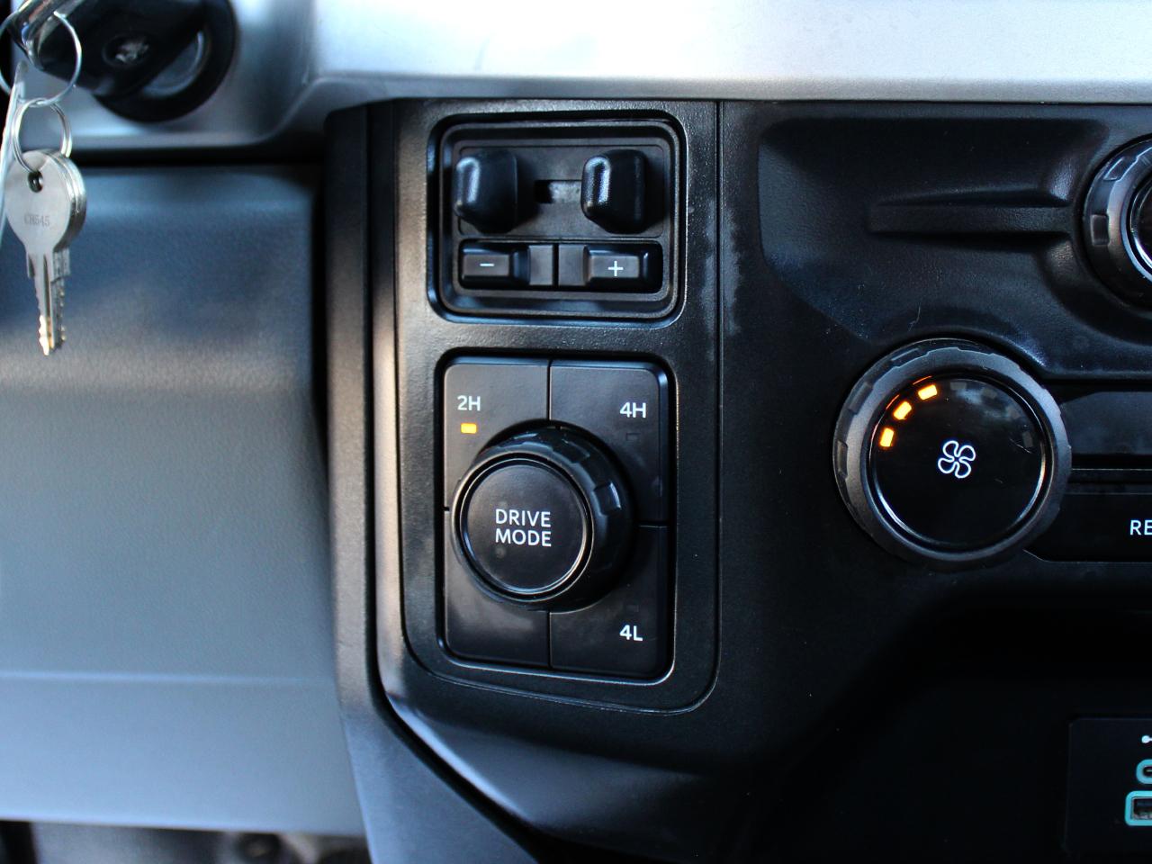 Ford F-350 SD XL Crew Cab Long Bed DRW 4WD 2024