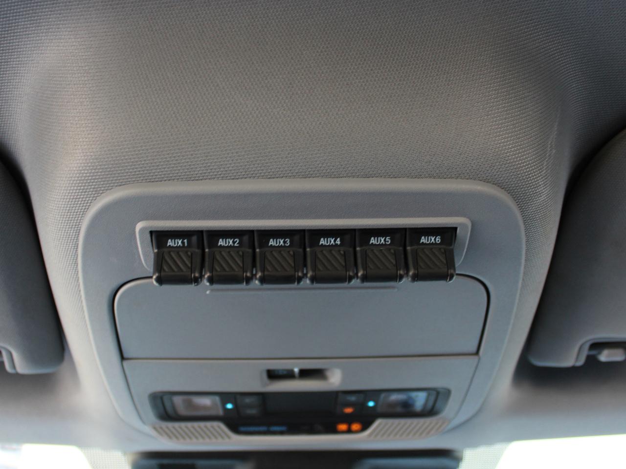 Ford F-350 SD XL Crew Cab Long Bed DRW 4WD 2024