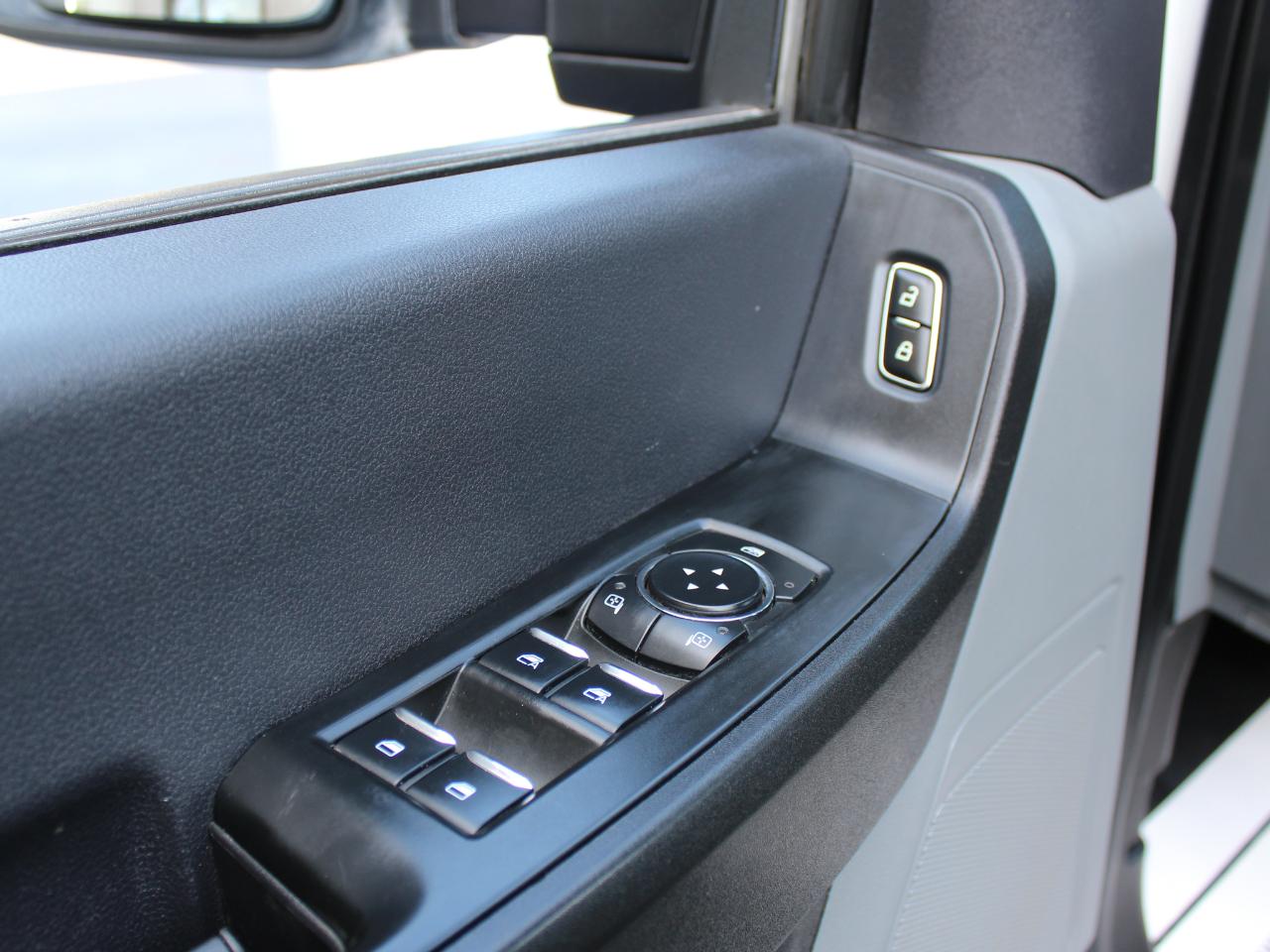 Ford F-350 SD XL Crew Cab Long Bed DRW 4WD 2024