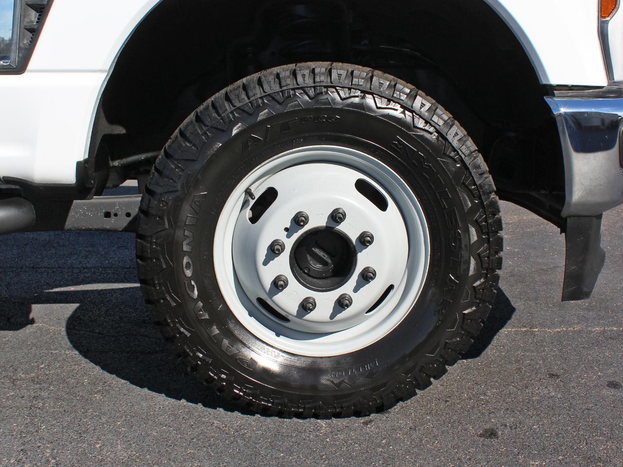 Ford F-350 SD XL Crew Cab Long Bed DRW 4WD 2024