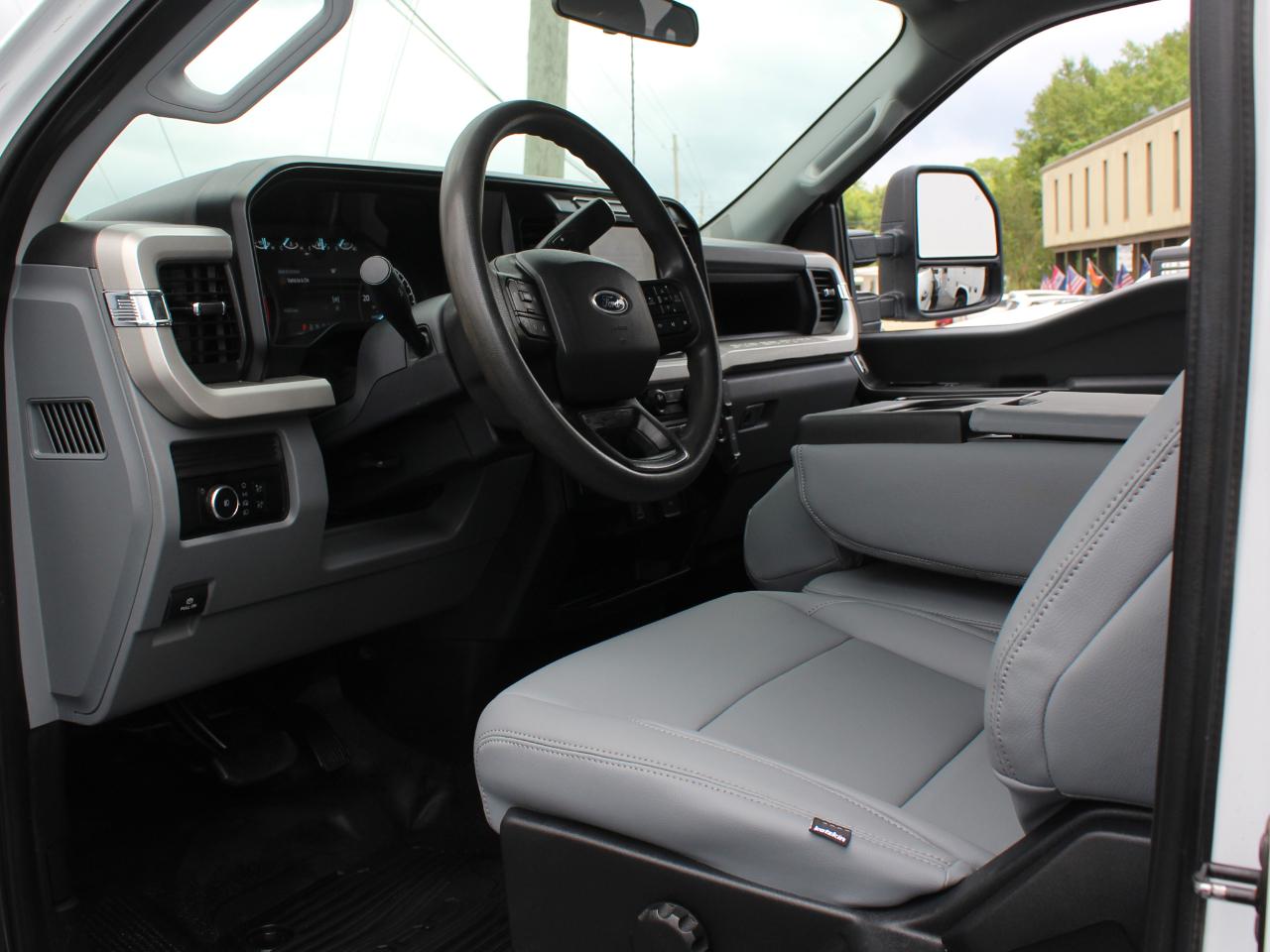 Ford F-350 SD XL Crew Cab Long Bed DRW 4WD 2024