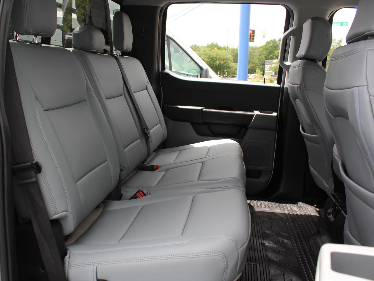 Ford F-350 SD XL Crew Cab Long Bed DRW 4WD 2024
